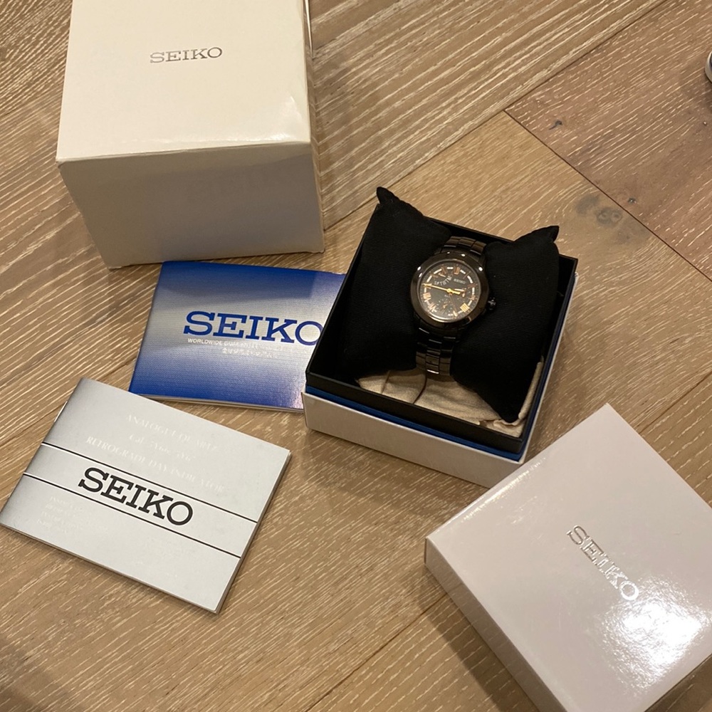 SEIKO ANALOGUE QUARTZ Japan Mechanical automatic watch LADY rose gold black